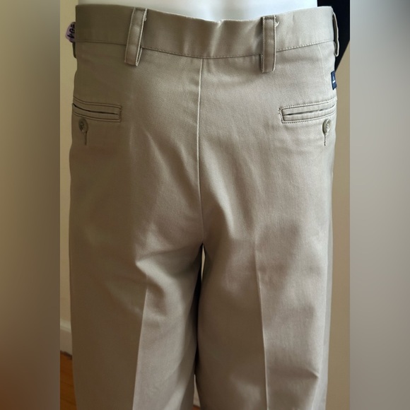 Dockers Classic Fit Khakis Pleated In Front.Deep Pockets Sz 34. 100% Cotton. - Picture 10 of 16